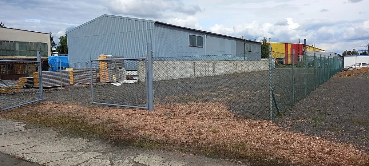 Pronájem komerčního pozemku 1100 m²